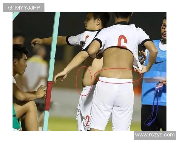 只有一块腹肌的国足球星凭一技之长走红背后隐藏的汗水与坚持